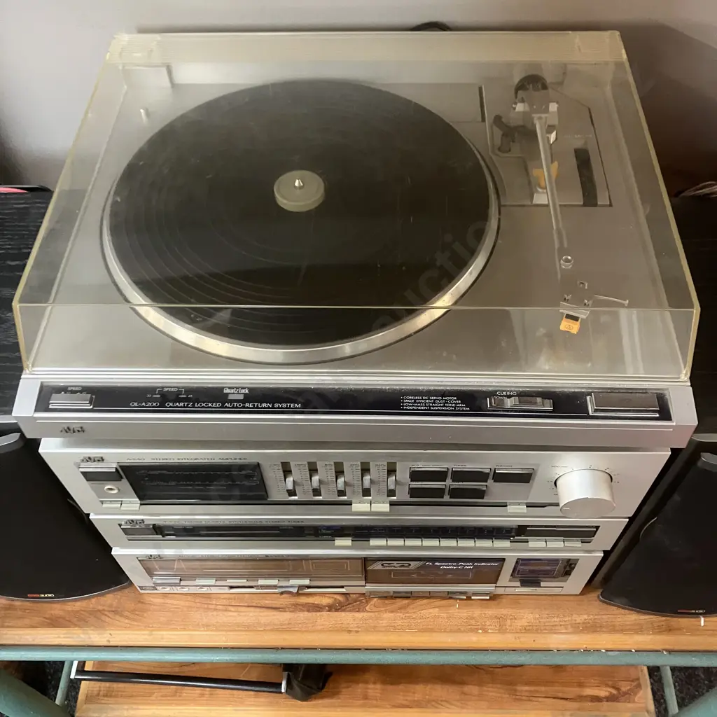 JVC Stereo With QL-A200 Turntable, A-X40 Amplifier Seperate Component Stereo With Polk Audio RTi4 Bookshelf Speakers Image 1++