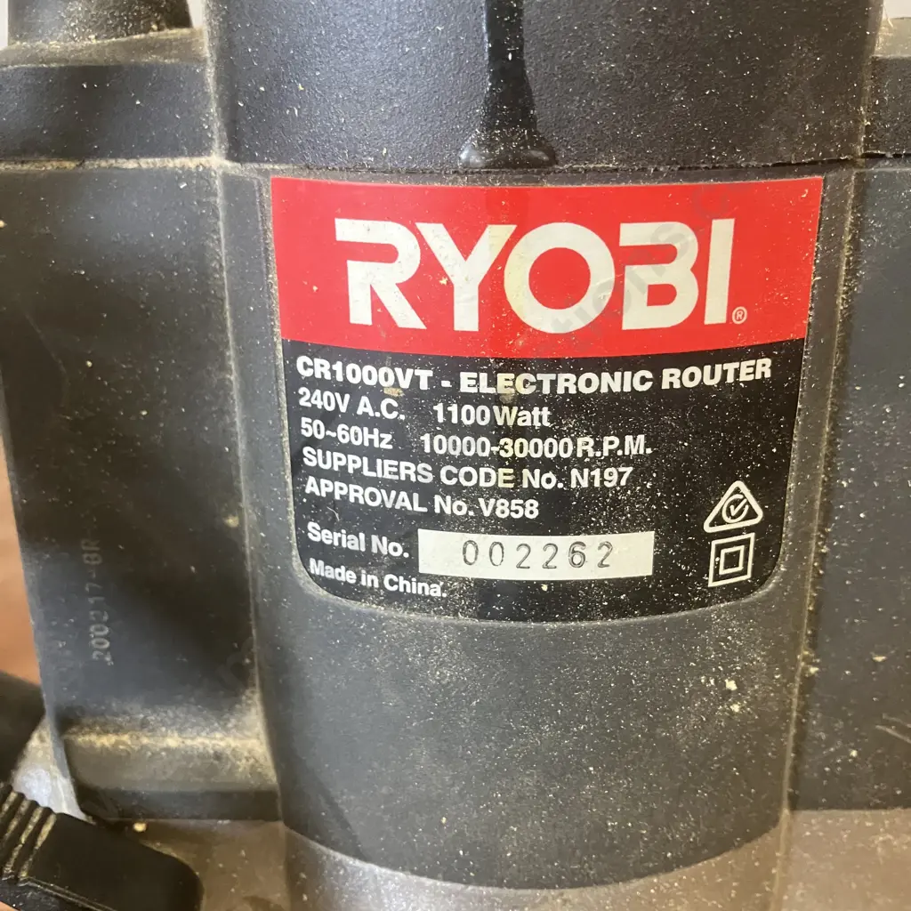 Ryobi CR1000NT Electronic Router, 1100W With Router Bits In Case Image 1++