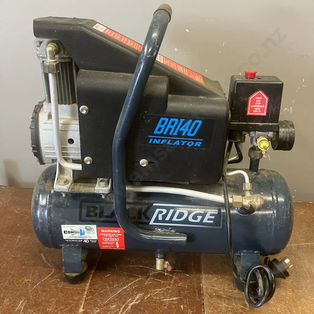 Black Ridge BRI40 Inflator Air Compressor With Hoses And Attachments Image 1++