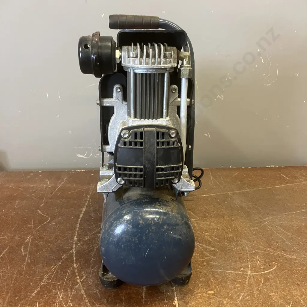 Black Ridge BRI40 Inflator Air Compressor With Hoses And Attachments Image 1++
