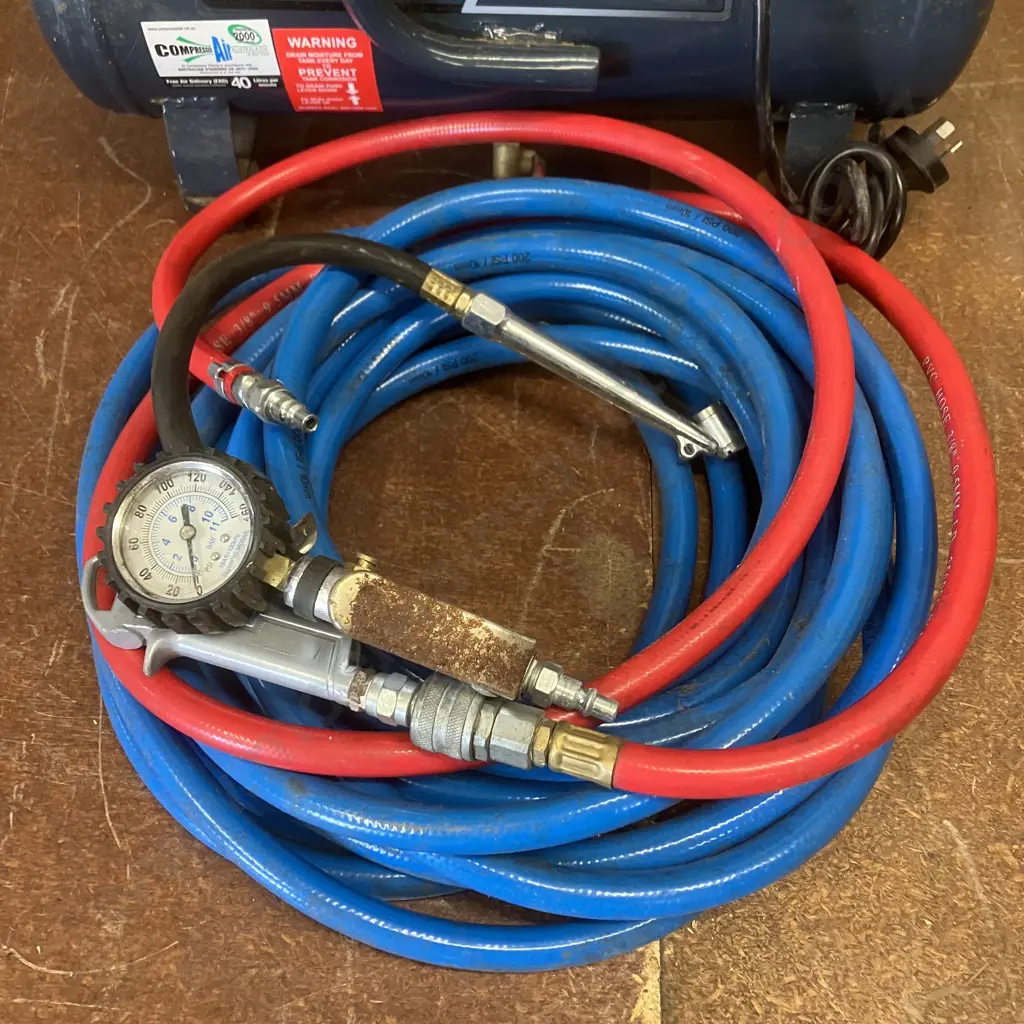 Black Ridge BRI40 Inflator Air Compressor With Hoses And Attachments Image 1++