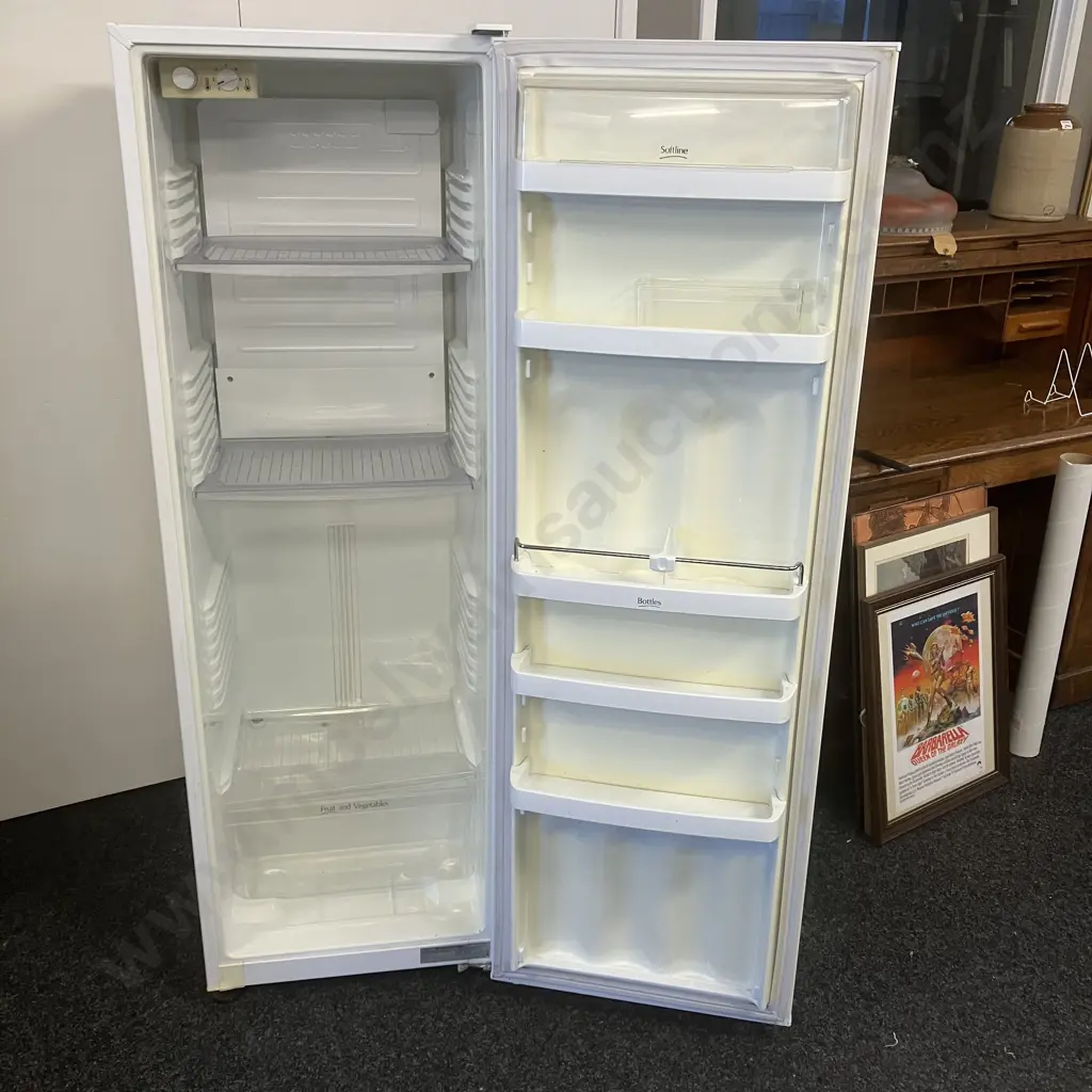 Kelvinator C270 Refrigerator #NFR104826R Image 1++
