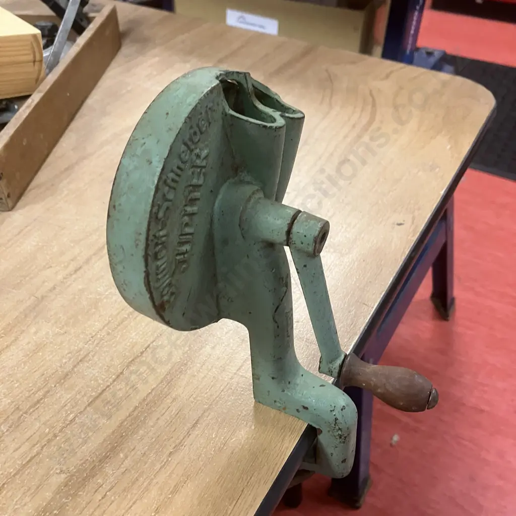Vintage Green Jupiter Bohnen-Schneider  "Bean Cutter" - Germany Image 1++
