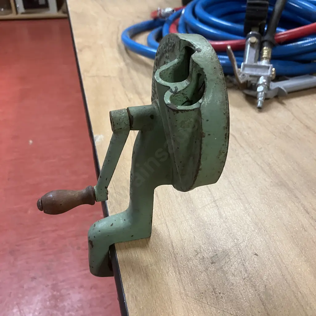 Vintage Green Jupiter Bohnen-Schneider  "Bean Cutter" - Germany Image 1++