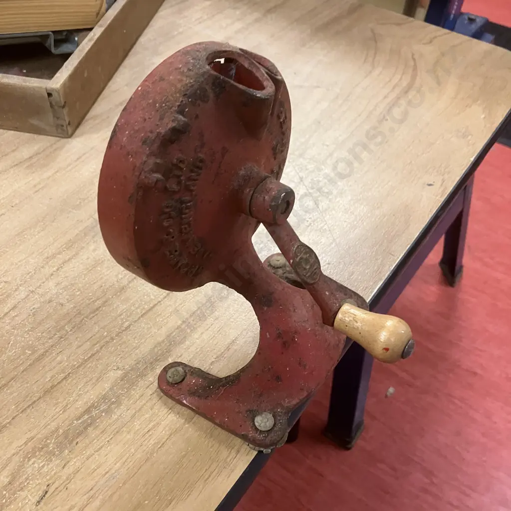 Vintage Red Spong and Co - England No. 103 Bean Slicer Image 1++