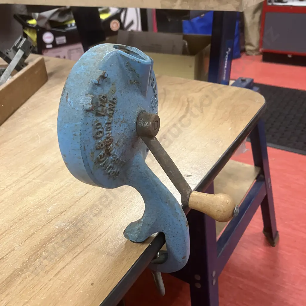 Vintage Blue Spong and Co - England No. 633 Bean Slicer Image 1++