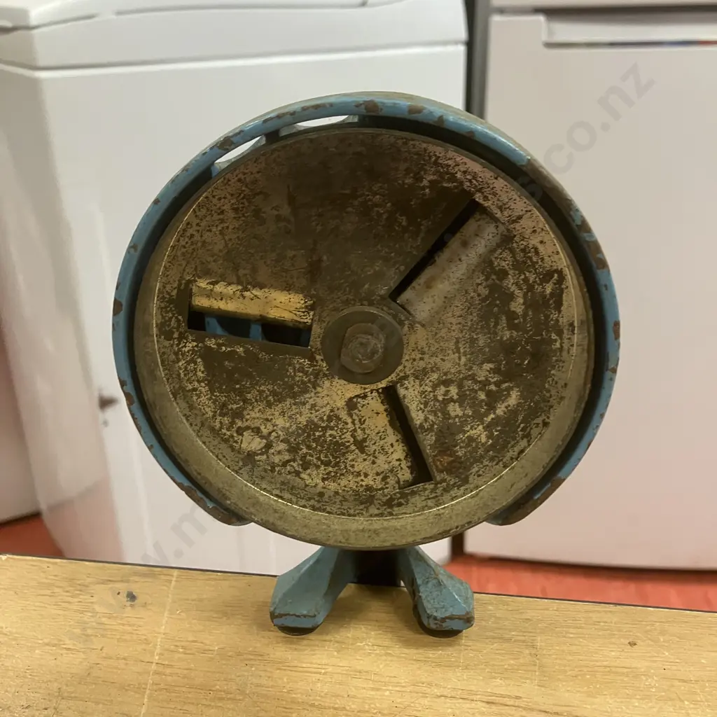 Vintage Blue Spong and Co - England No. 633 Bean Slicer Image 1++