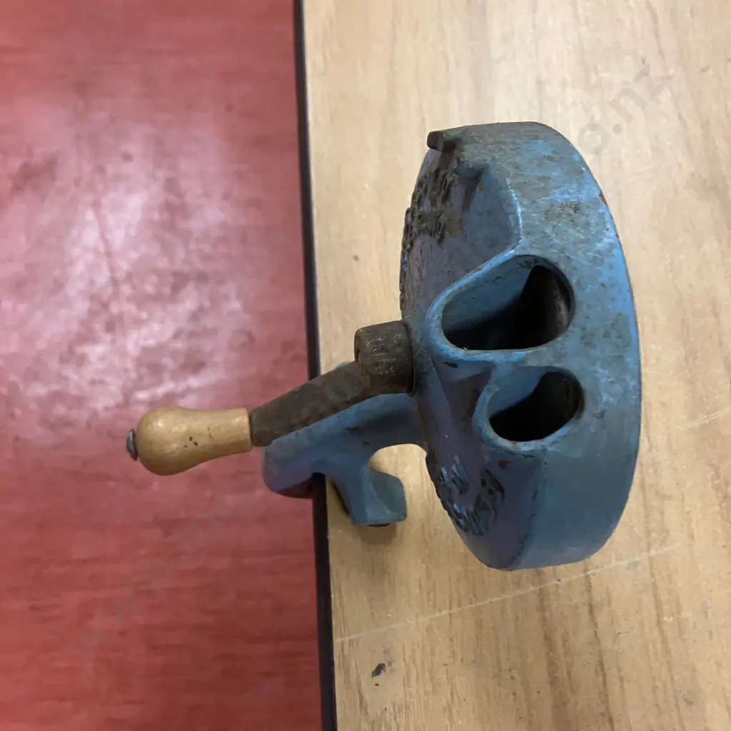 Vintage Blue Spong and Co - England No. 633 Bean Slicer Image 1++