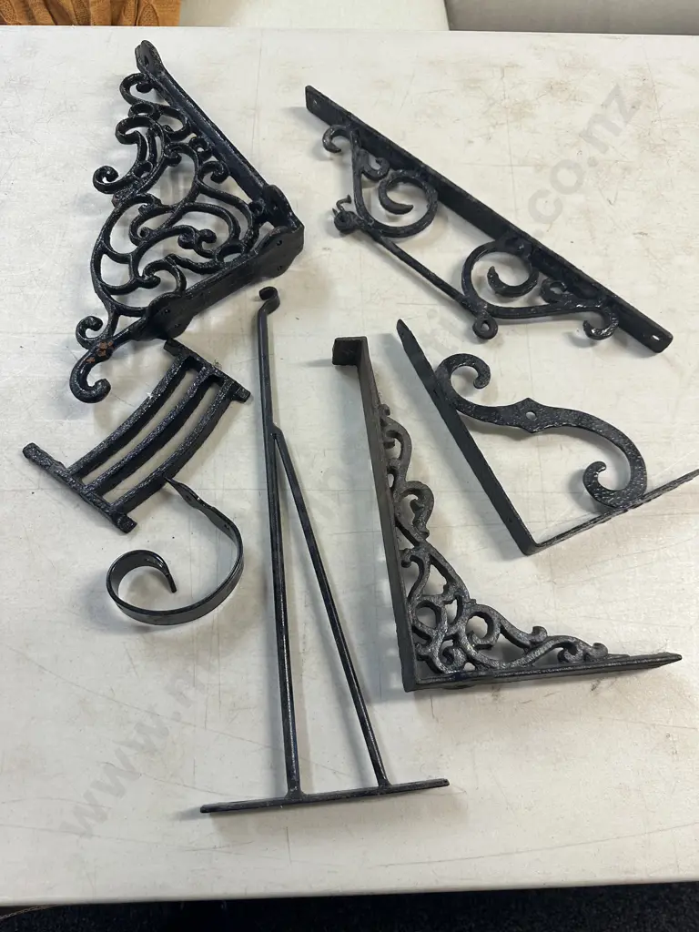 Selection Of Black Cast Wall Brackets Etc Image 1++