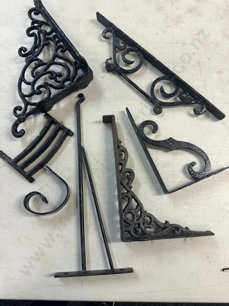 Selection Of Black Cast Wall Brackets Etc Image 1++