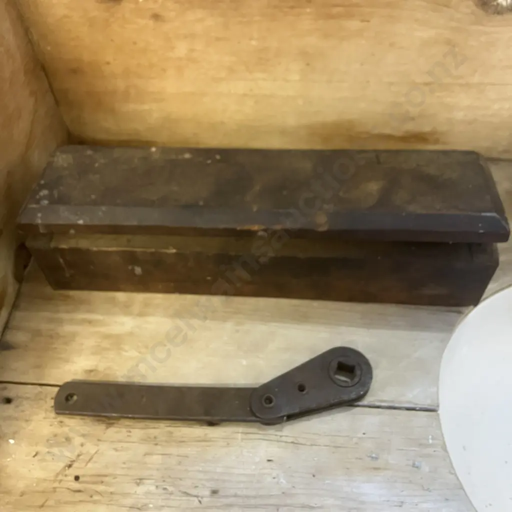 1930's Duro 1/2" Drive Ratchet Wrench With Box Of Old Sockets (Dont Fit This Wrench) Image 1++