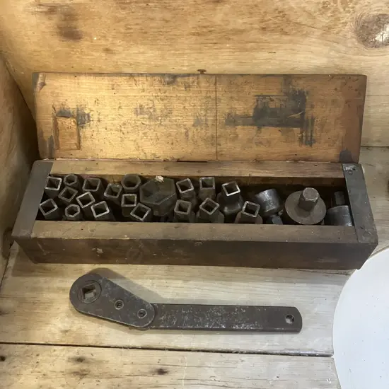 1930's Duro 1/2" Drive Ratchet Wrench With Box Of Old Sockets (Dont Fit This Wrench)