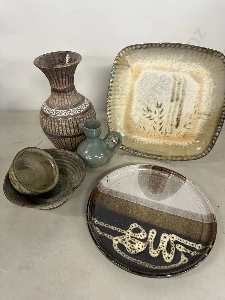 Assorted Vintage Pottery Items Image 1++