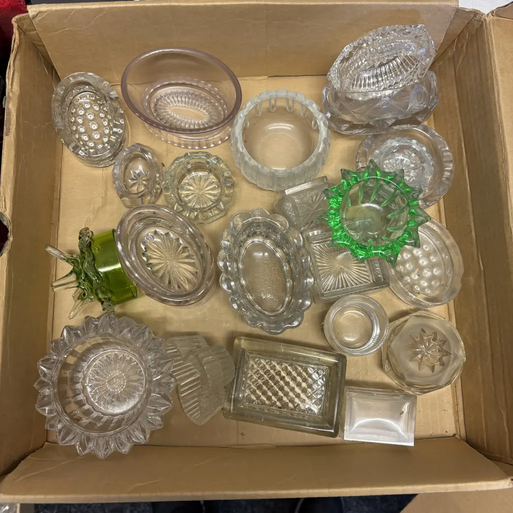 Box of Vintage Crystal and glass items incluing salt cellars Image 1++