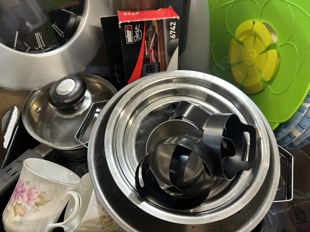 Assorted Bakeware Including Mixing Bowls Etc Image 1++