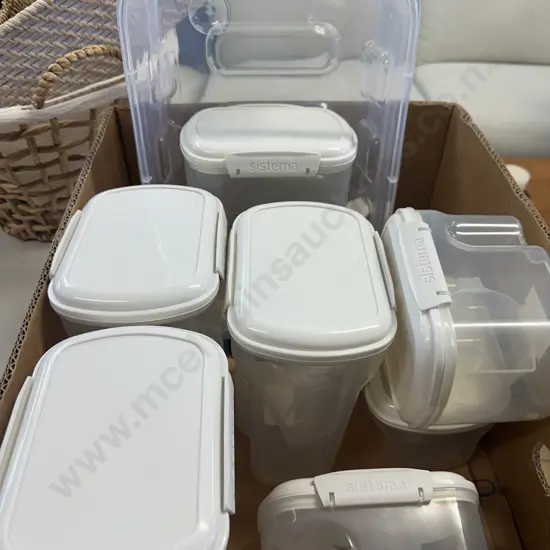 Plastic Ware Including Sistema