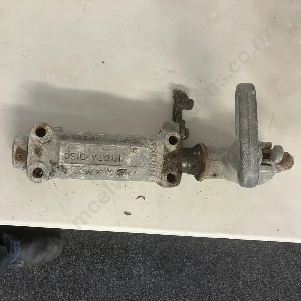 Trojan Override Hydraulic Trailer Coupling - 2000kg Image 1++