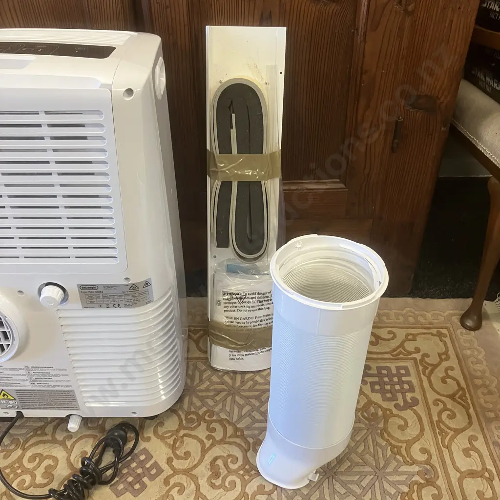 Delonghi Pinguino 2.4Kw Portable Air Conditioner Image 1++
