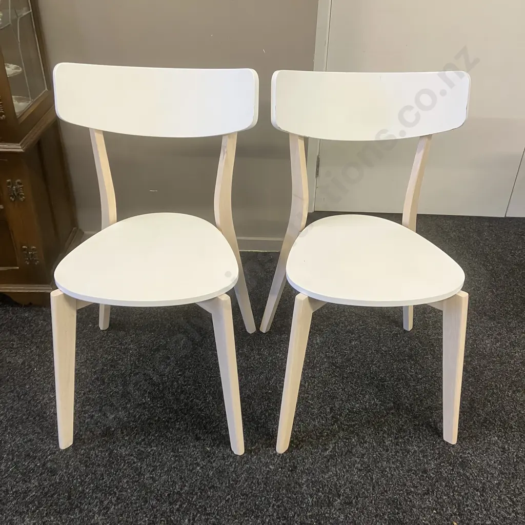Small White Dining Table With 2 Chairs Image 1++