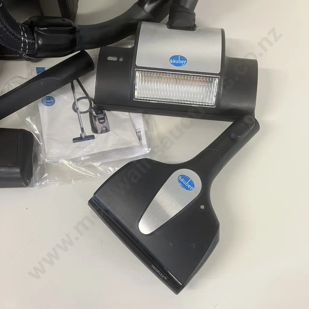 Sauber Intelligence SI-200 Vacuum Cleaner With Accessories Image 1++