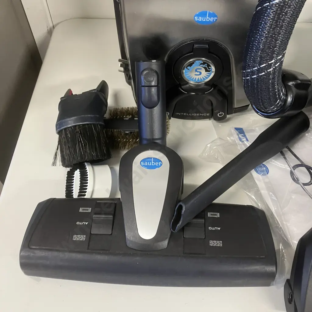 Sauber Intelligence SI-200 Vacuum Cleaner With Accessories Image 1++