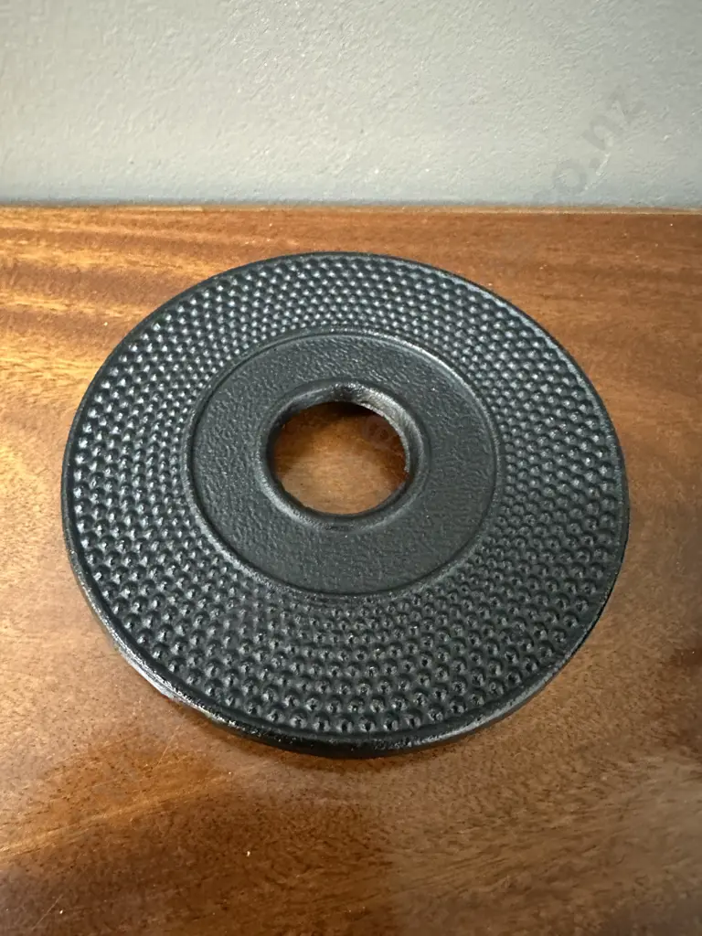 Black Hobnail Cast Iron Teapot With Trivet Image 1++