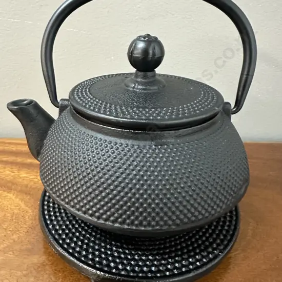 Black Hobnail Cast Iron Teapot With Trivet