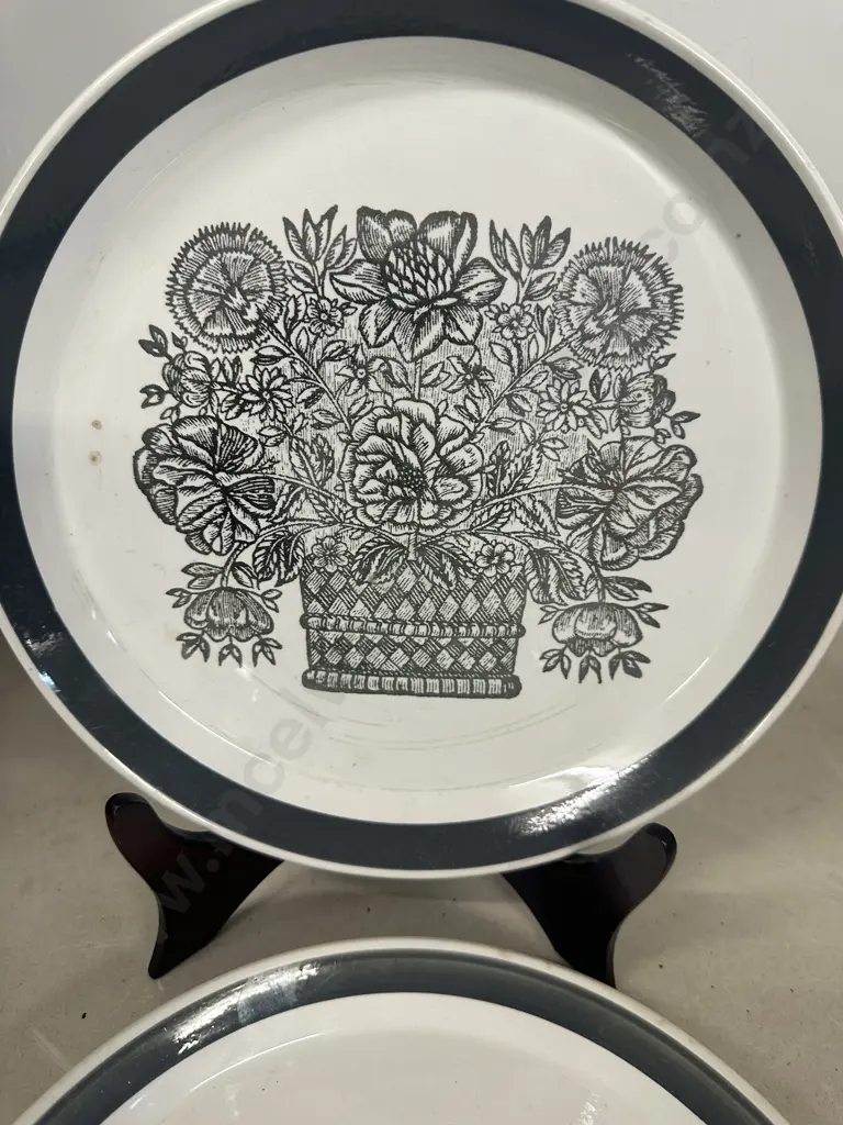 Crown Lynn Forma Gray Bouquet Dinner Plates #339 Image 1++