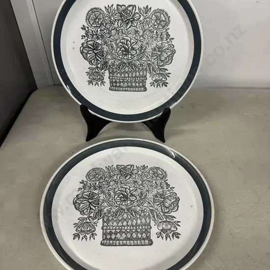 Crown Lynn Forma Gray Bouquet Dinner Plates #339