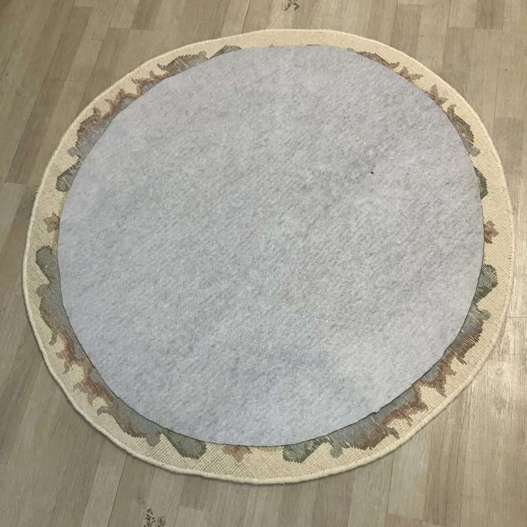 Round Woollen Floor Rug With Floral Pattern. 120cm Image 1++
