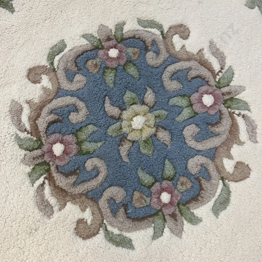 Round Woollen Floor Rug With Floral Pattern. 120cm Image 1++