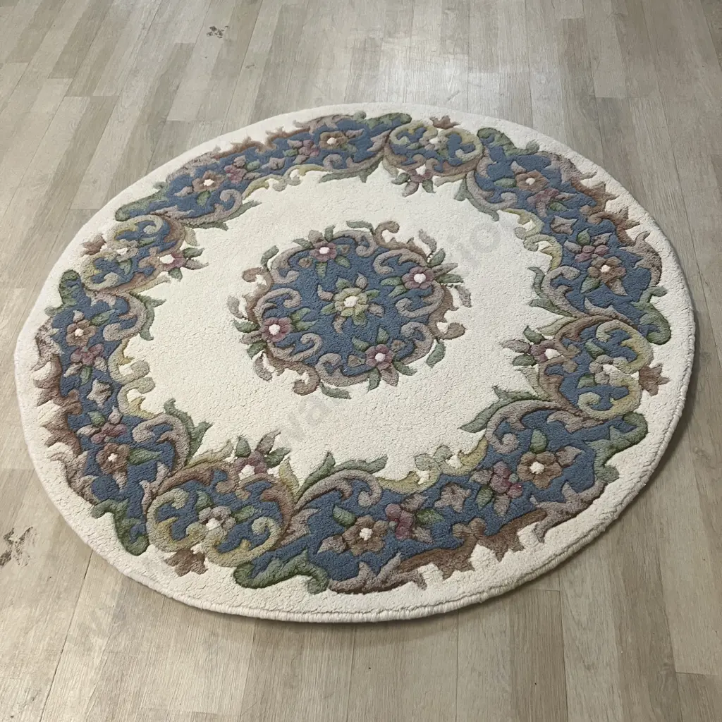 Round Woollen Floor Rug With Floral Pattern. 120cm Image 1++