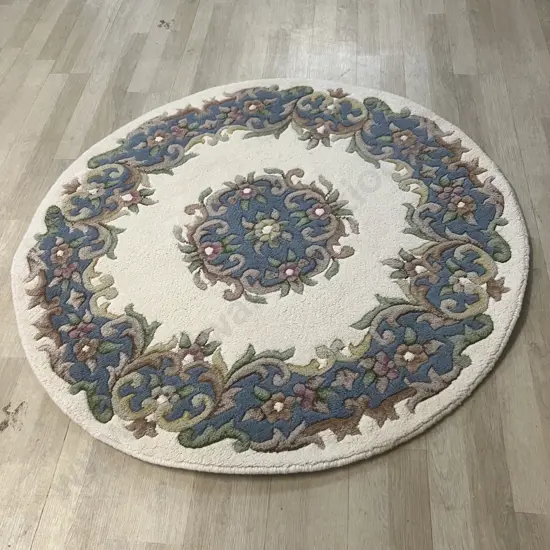 Round Woollen Floor Rug With Floral Pattern. 120cm