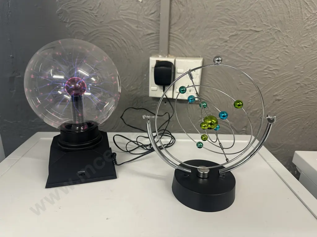 Plasma Ball light & Toy Smith Galaxy Kinetic Desk Toy Image 1++