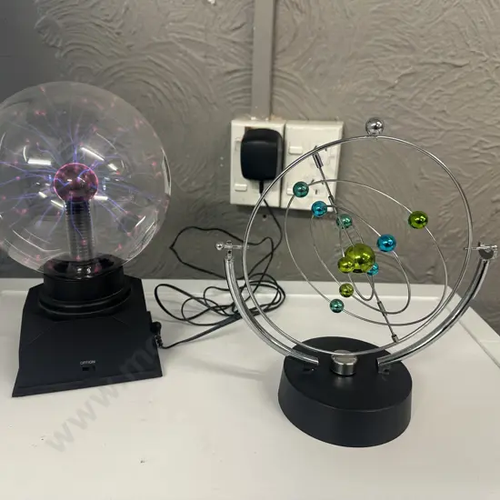 Plasma Ball light & Toy Smith Galaxy Kinetic Desk Toy
