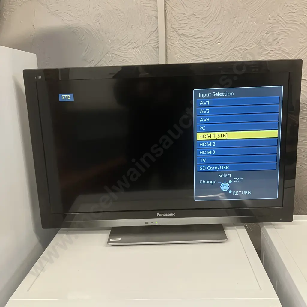 Panasonic Viera TH-L32E3Z 32-inch LCD TV, Full HD, With Remote Control Image 1++