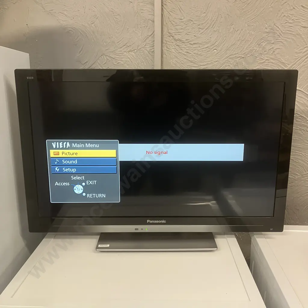 Panasonic Viera TH-L32E3Z 32-inch LCD TV, Full HD, With Remote Control Image 1++
