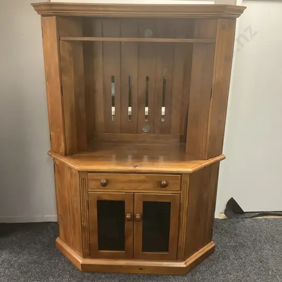 Woodpeckers Solid NZ Rimu Corner Entertainment Centre TV Stand, Badged. H180 W133 D45cm