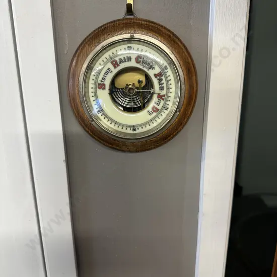 Vintage Oak Barometer. Dia15cm.