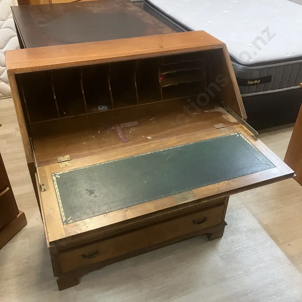 Georgian Style Burr Walnut Bureau Image 1++