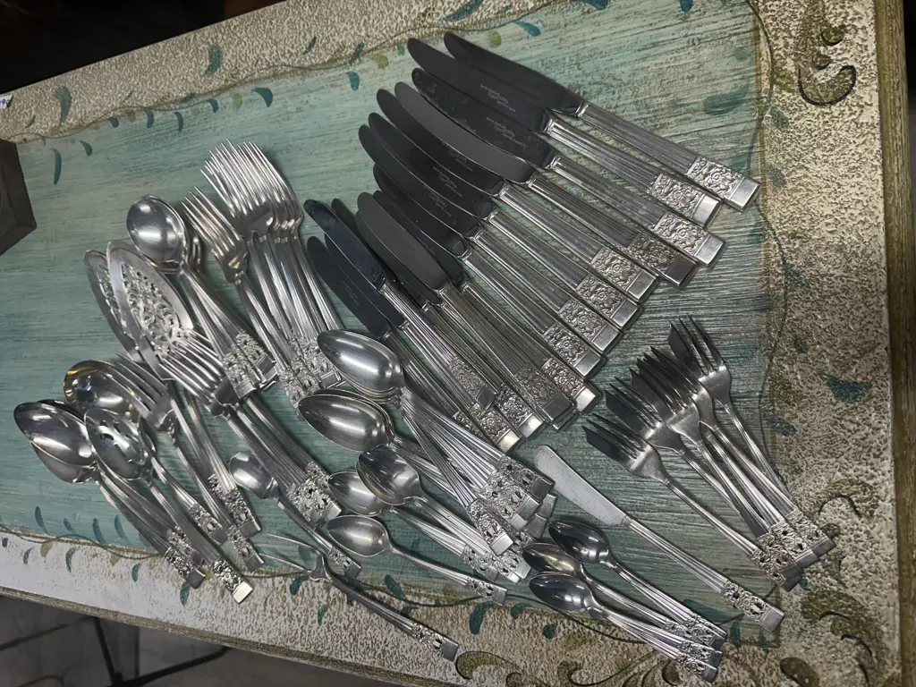 Oneida Community Silver Plated Coronation Pattern 73 Pieces Image 1++