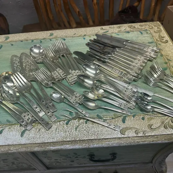 Oneida Community Silver Plated Coronation Pattern 73 Pieces