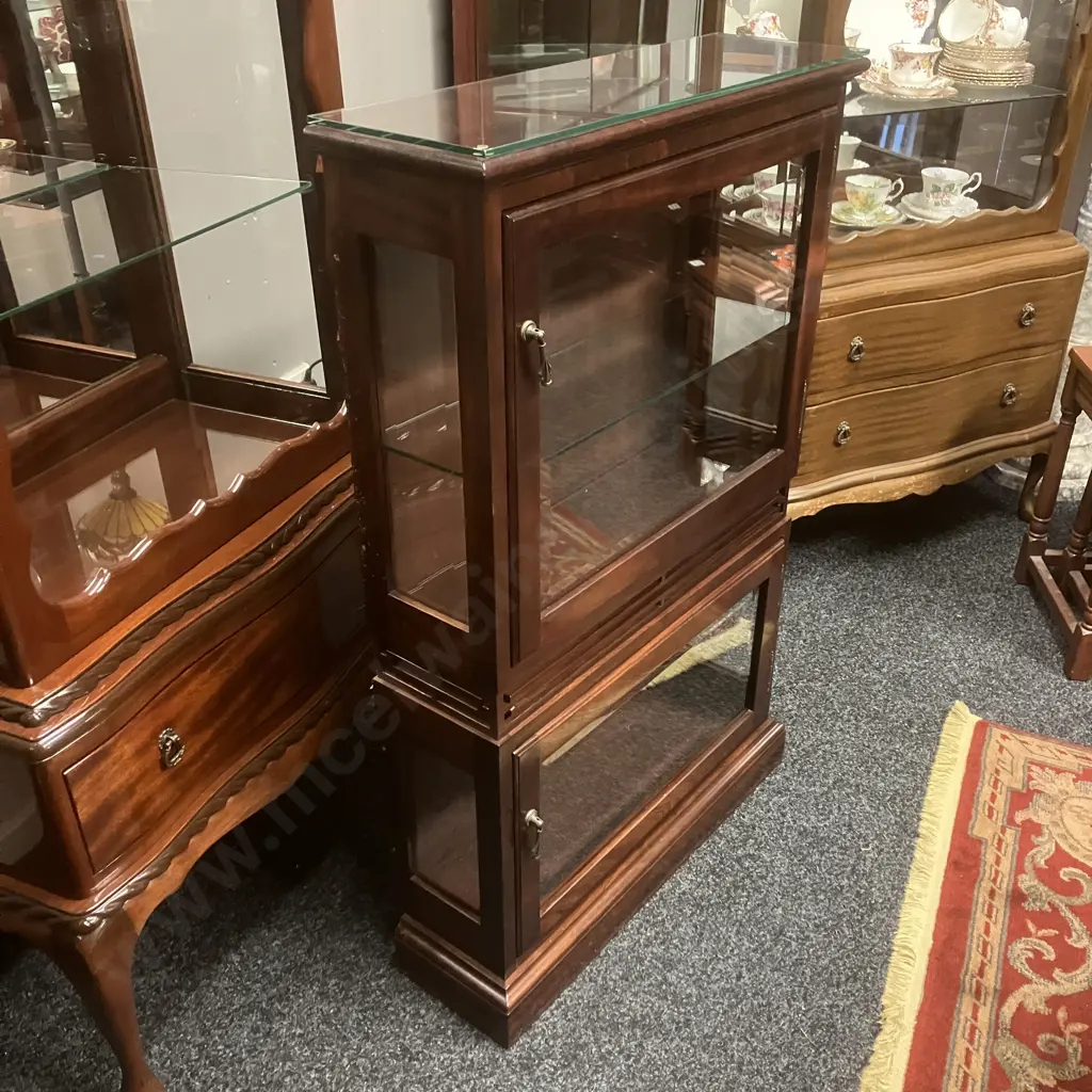 Mahogany Curio / Display Cabinet, Double Glass Doors, 2 Glass Shelves. H100 W64 D20cm Image 1++