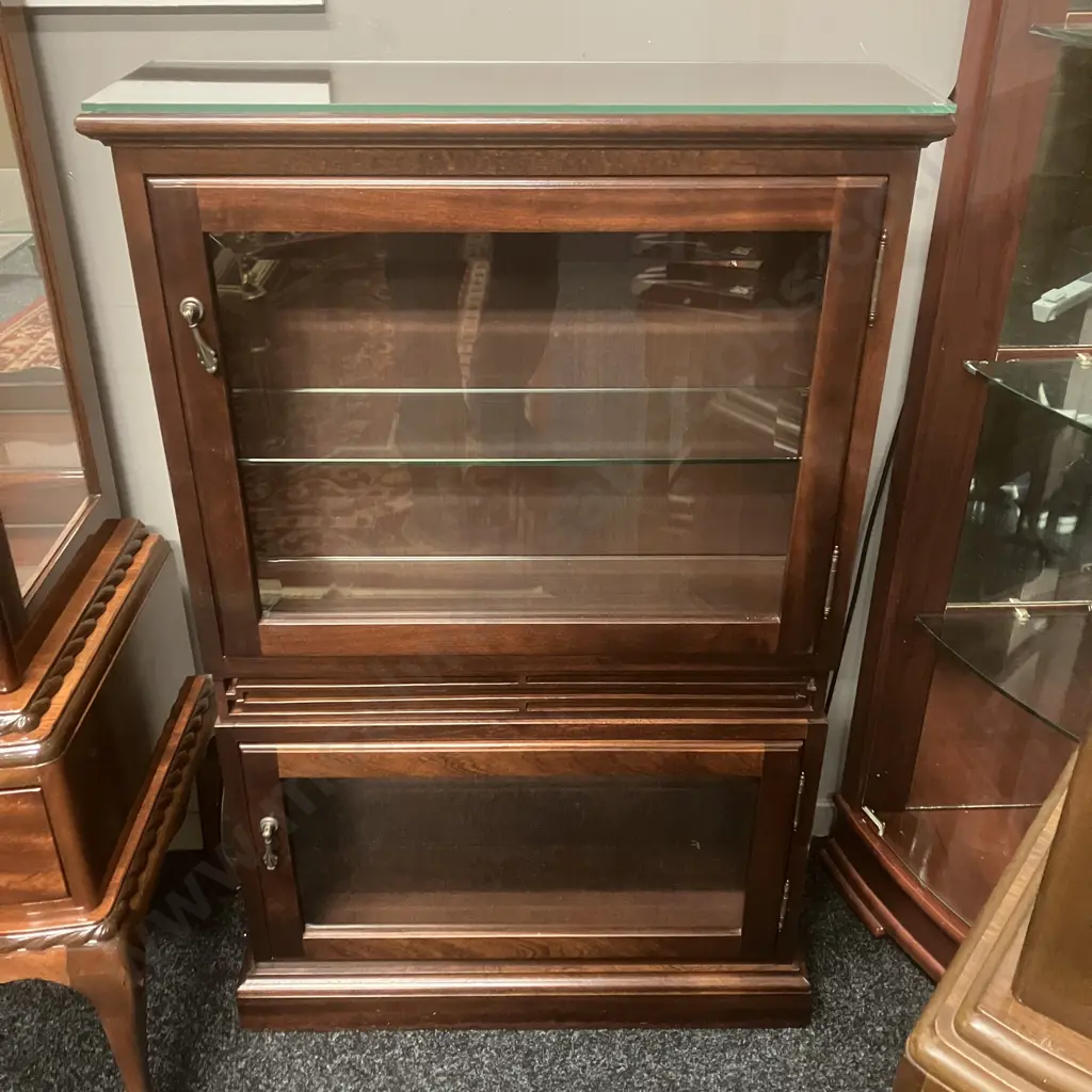 Mahogany Curio / Display Cabinet, Double Glass Doors, 2 Glass Shelves. H100 W64 D20cm Image 1++