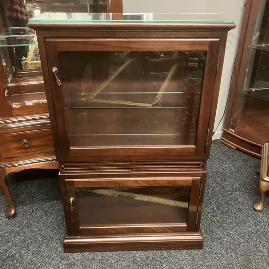 Mahogany Curio / Display Cabinet, Double Glass Doors, 2 Glass Shelves. H100 W64 D20cm