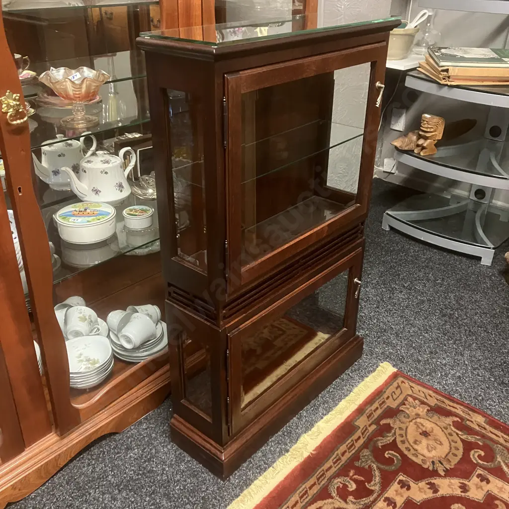 Mahogany Curio / Display Cabinet, Double Glass Doors, 2 Glass Shelves. H100 W64 D20cm Image 1++