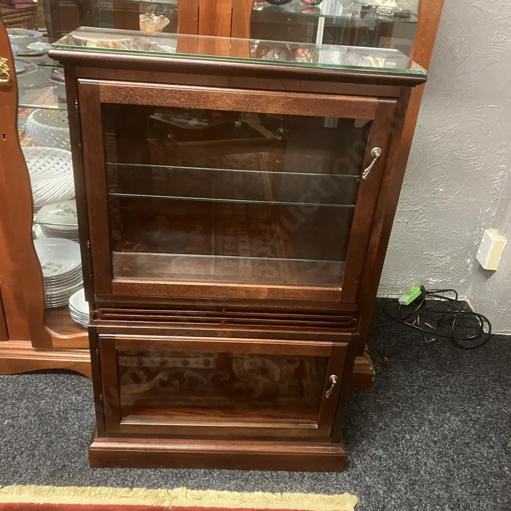 Mahogany Curio / Display Cabinet, Double Glass Doors, 2 Glass Shelves. H100 W64 D20cm Image 1++