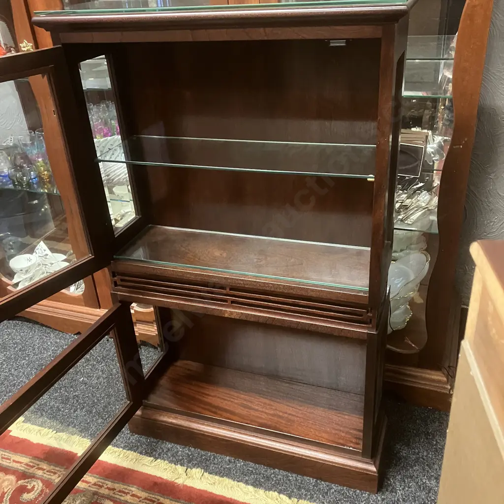 Mahogany Curio / Display Cabinet, Double Glass Doors, 2 Glass Shelves. H100 W64 D20cm Image 1++