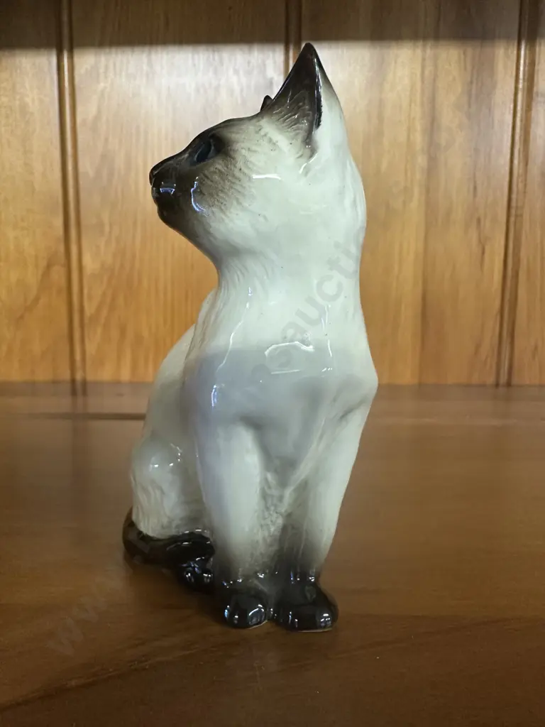 Beswick Porcelain Siamese Cat Sitting Figurine H10cm. Image 1++