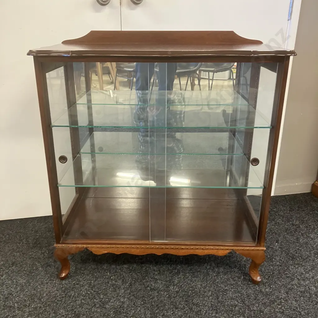 Mahogany Queen Anne Style China Glass Display Cabinet, 2 Door, 2 Glass Shelves, Mirror Backed. H92 W84 D41cm Image 1++
